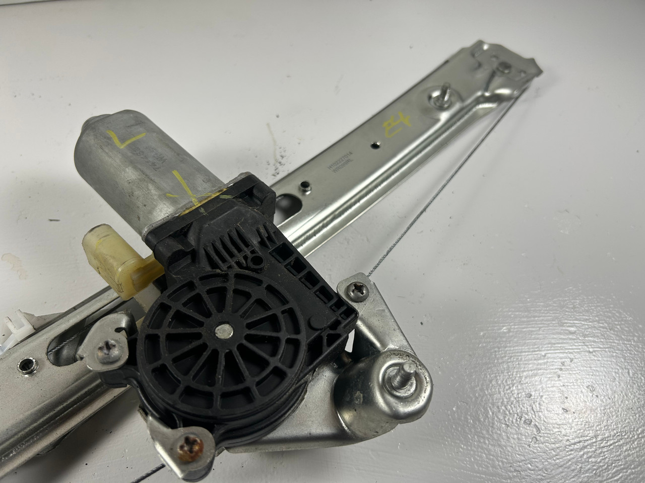 BMW E46 330i 325i 323i DRIVER REAR WINDOW REGULATOR