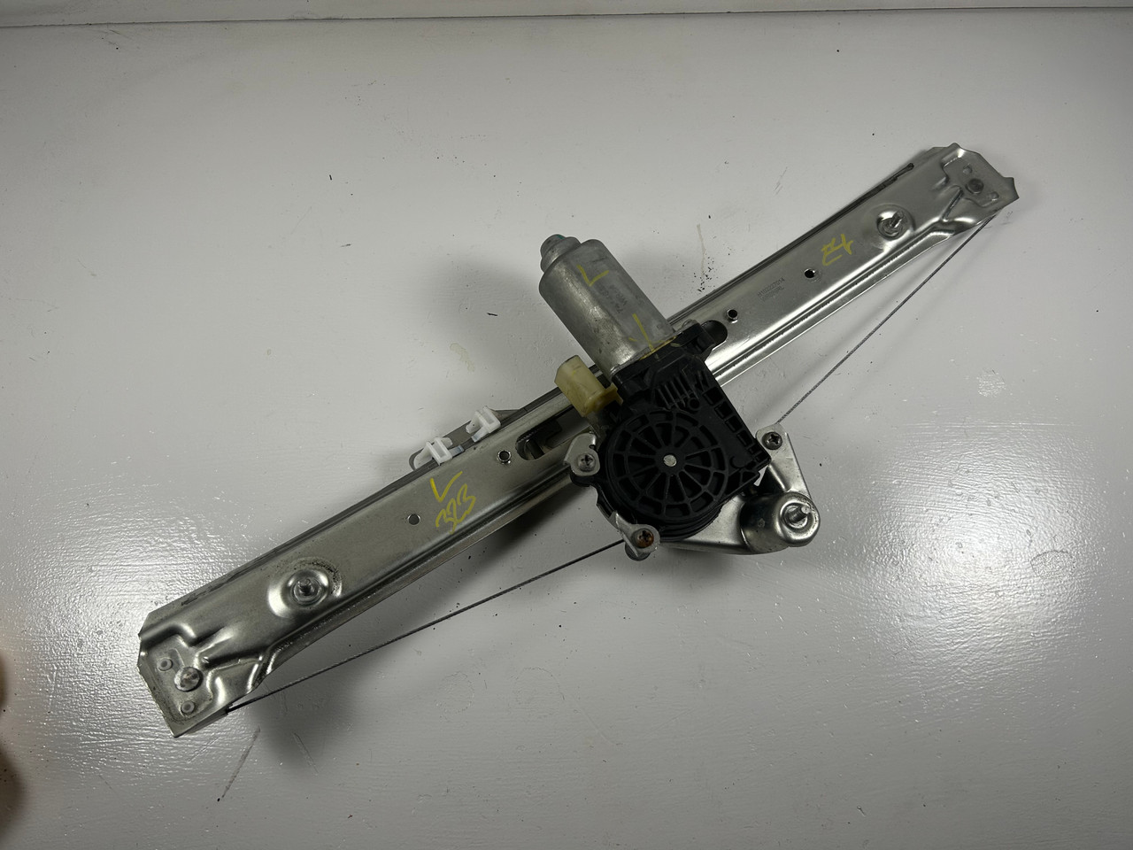 BMW E46 330i 325i 323i DRIVER REAR WINDOW REGULATOR