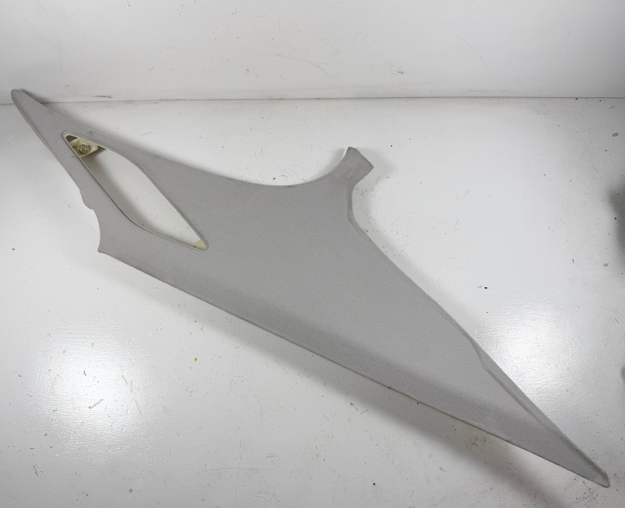 2001-03 BMW E39 540i 530i 525i DRIVER REAR C PILLAR COVER 8260027