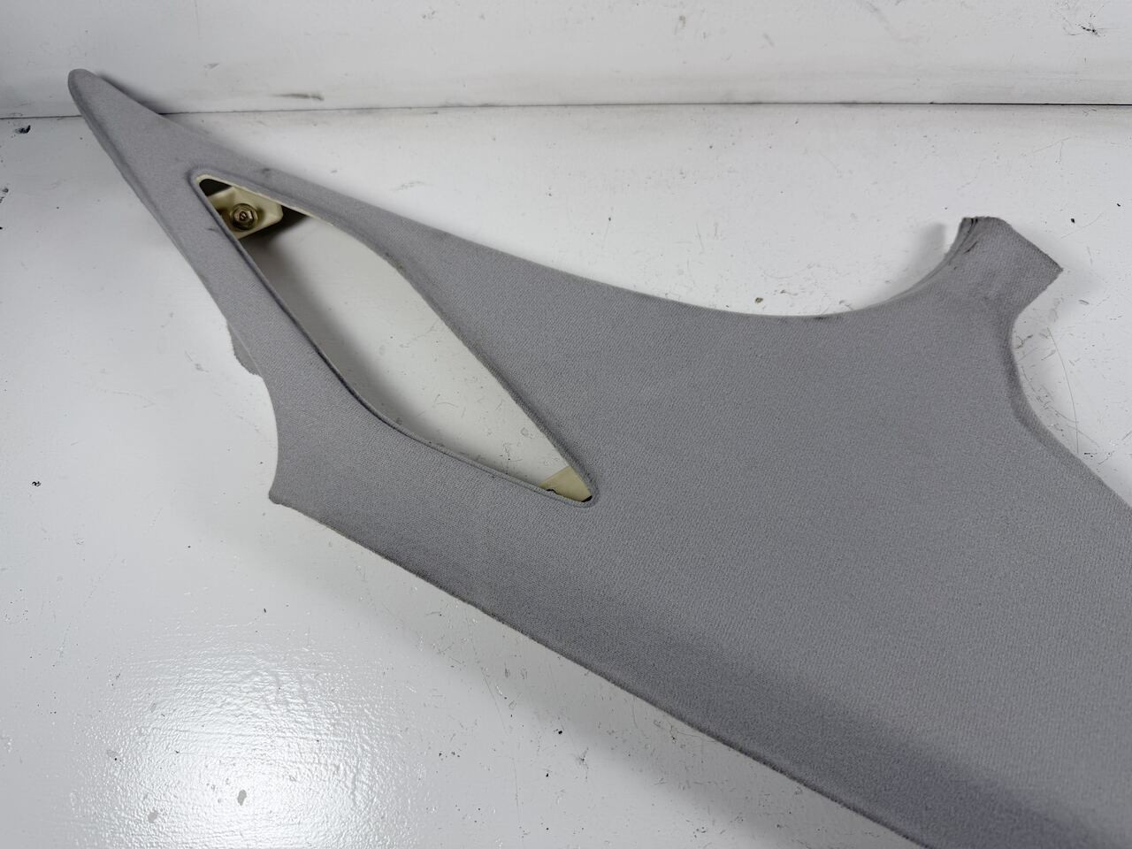 2001-03 BMW E39 540i 530i 525i DRIVER REAR C PILLAR COVER 8260027