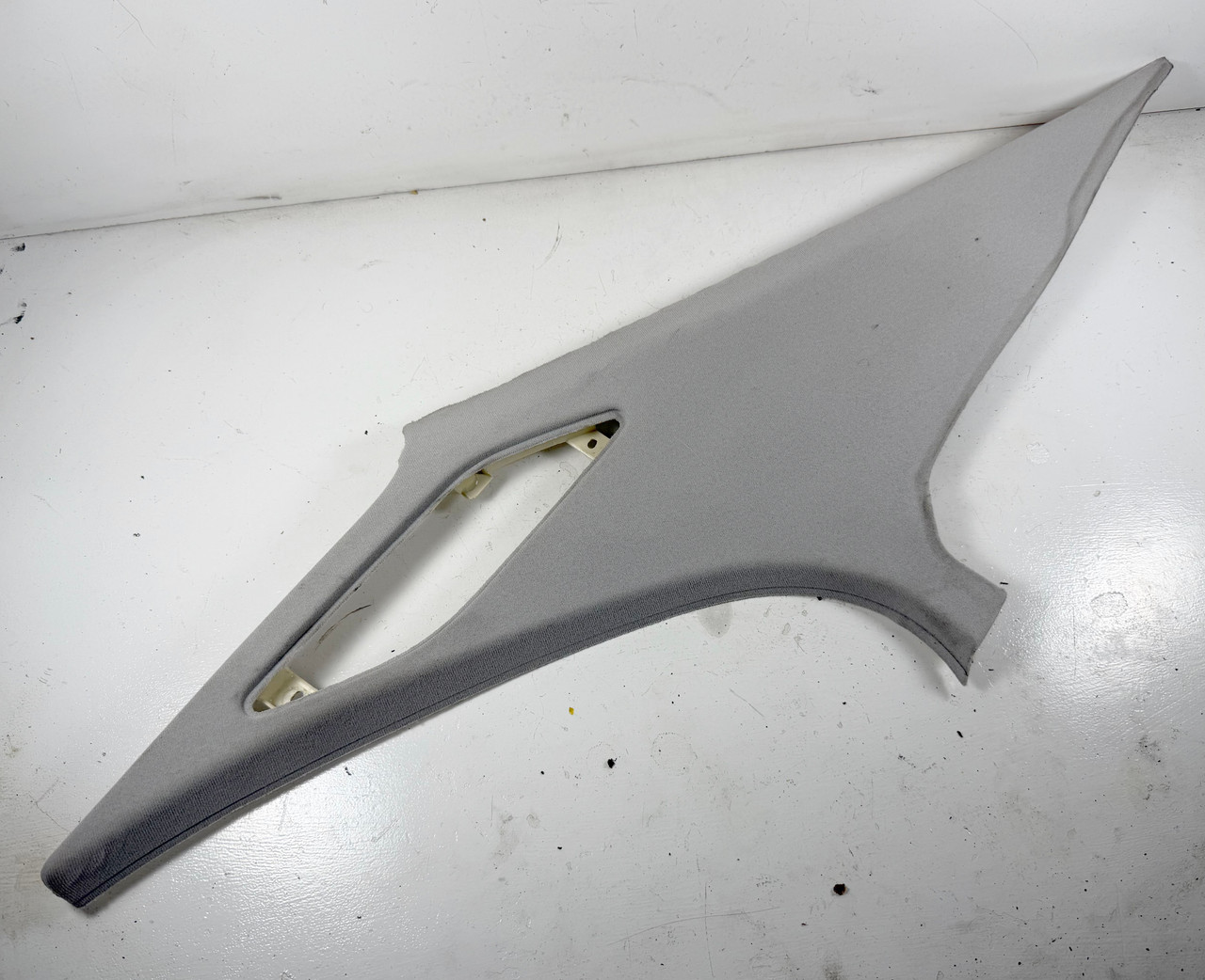 2001-03 BMW E39 540i 530i 525i PASSENGER REAR C PILLAR PANEL 8260028