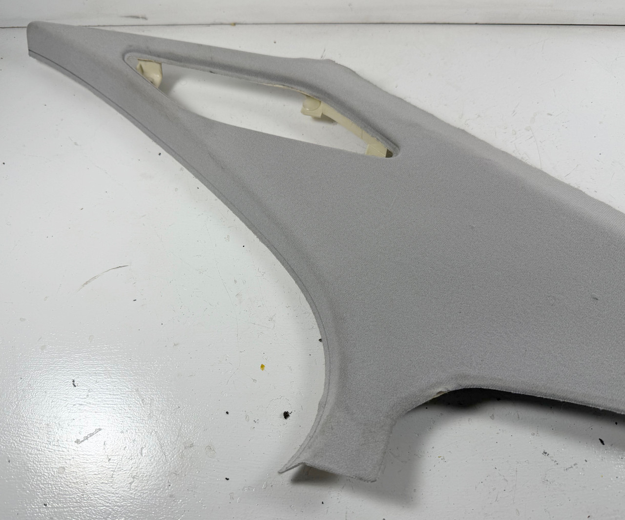 2001-03 BMW E39 540i 530i 525i PASSENGER REAR C PILLAR PANEL 8260028