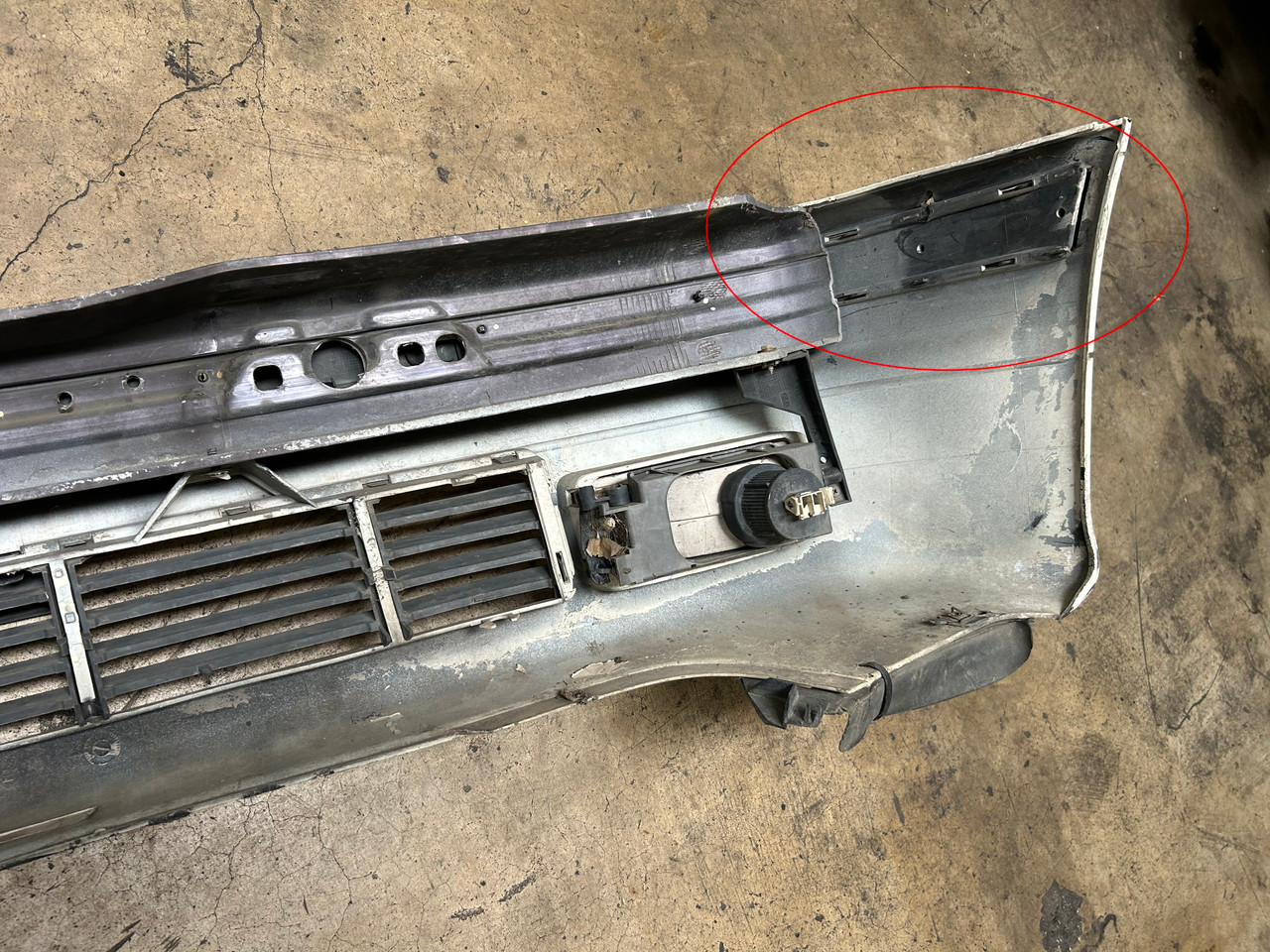 1994-97 BMW E36 328i 325i 323i SEDAN FRONT BUMPER COVER 8165143