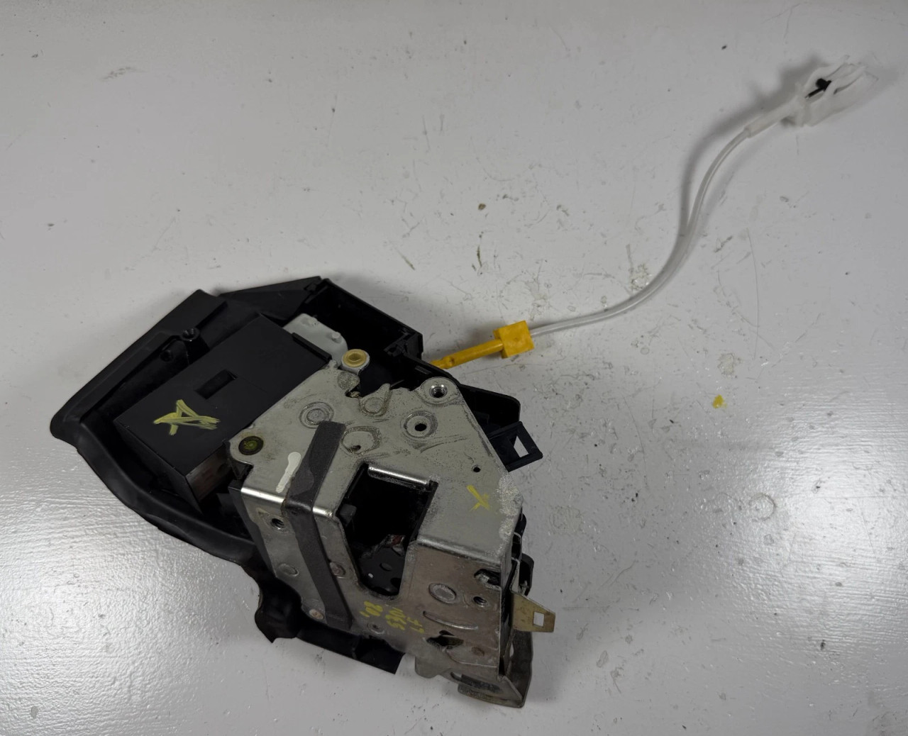 DRIVER FRONT DOOR LOCK LATCH BMW E39 M5 540i 530i 525i 8235097