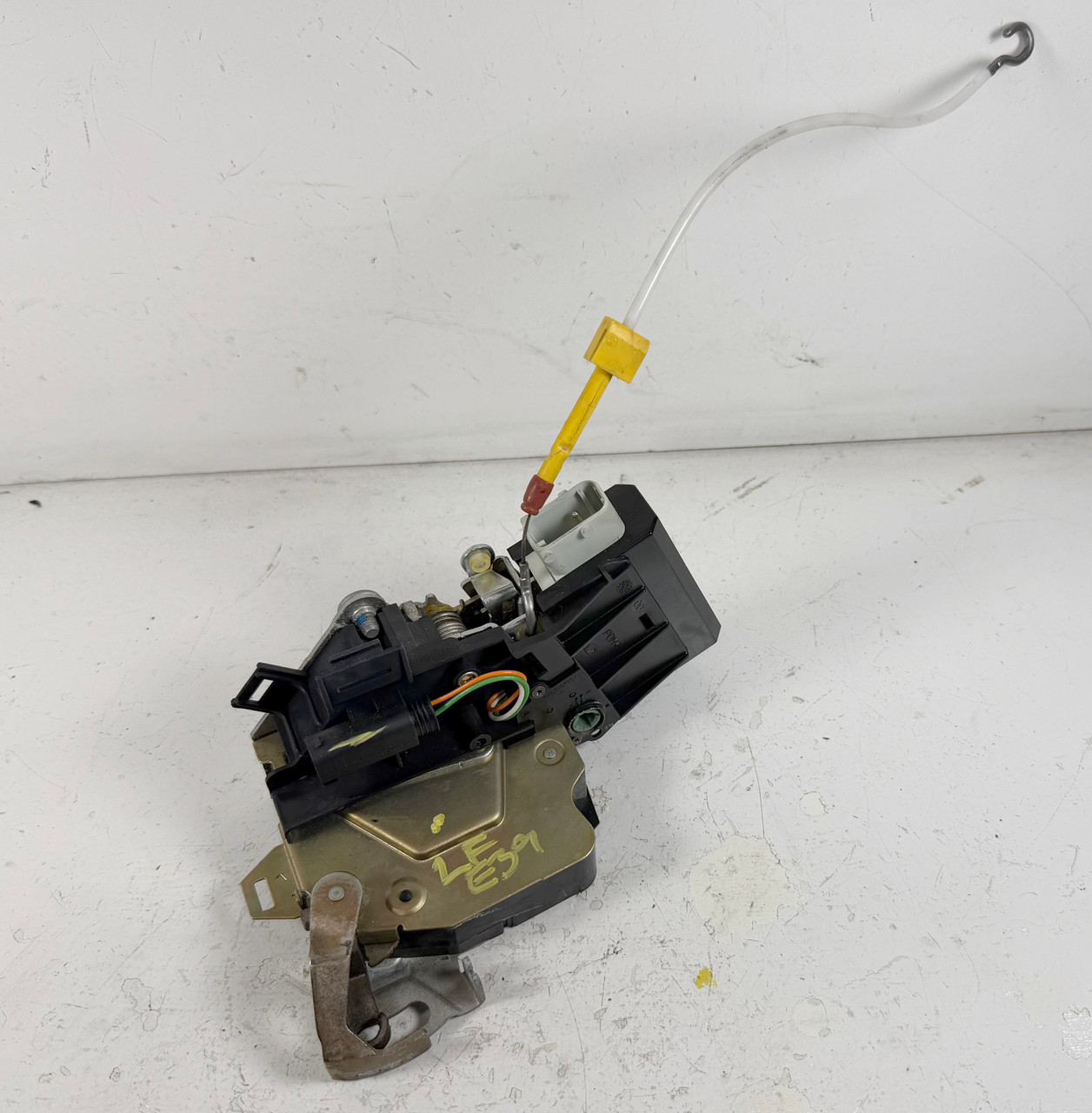 DRIVER FRONT DOOR LOCK LATCH BMW E39 M5 540i 530i 525i 8235097