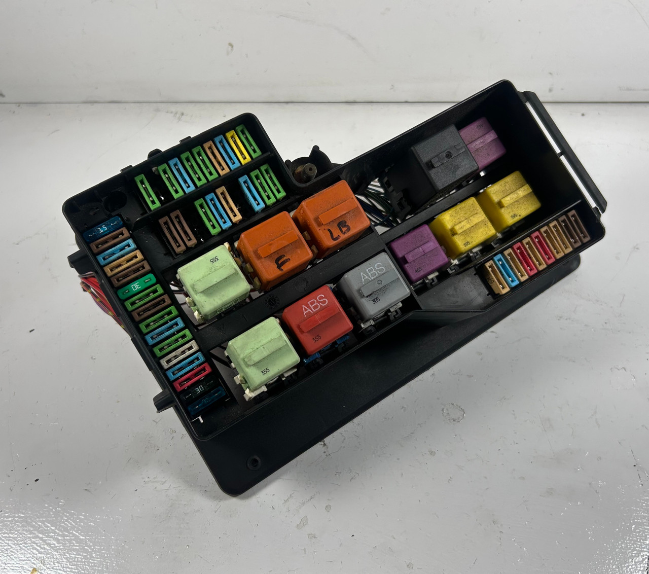 1994-99 BMW E36 M3 328 325 323 ENGINE COMPARTMENT FUSE BOX ABS