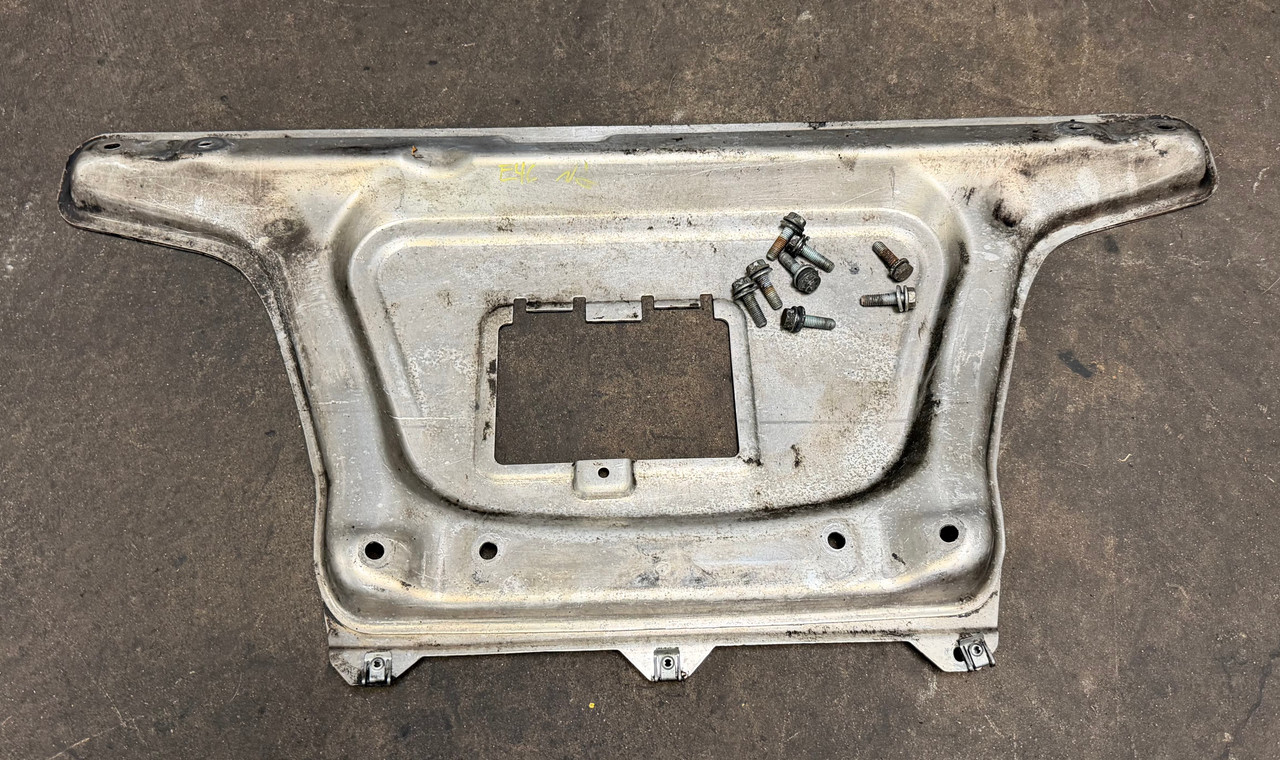 Underbody Engine Reinforcement Skid Plate BMW E46 330 325 8260810