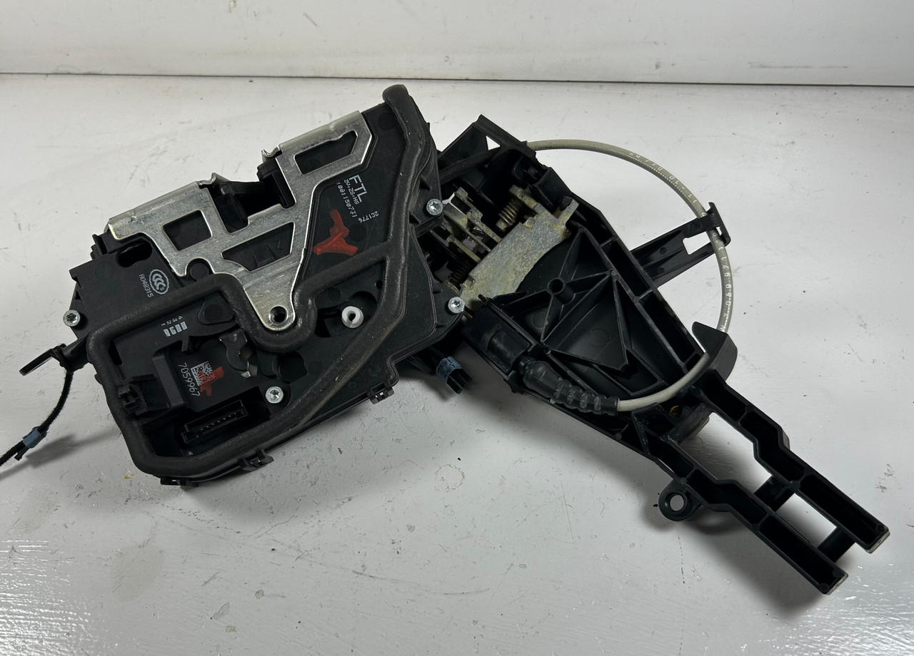 2006-07 BMW E90 335i 330i 328i DRIVER FRONT DOOR LOCK LATCH HANDLE CARRIER