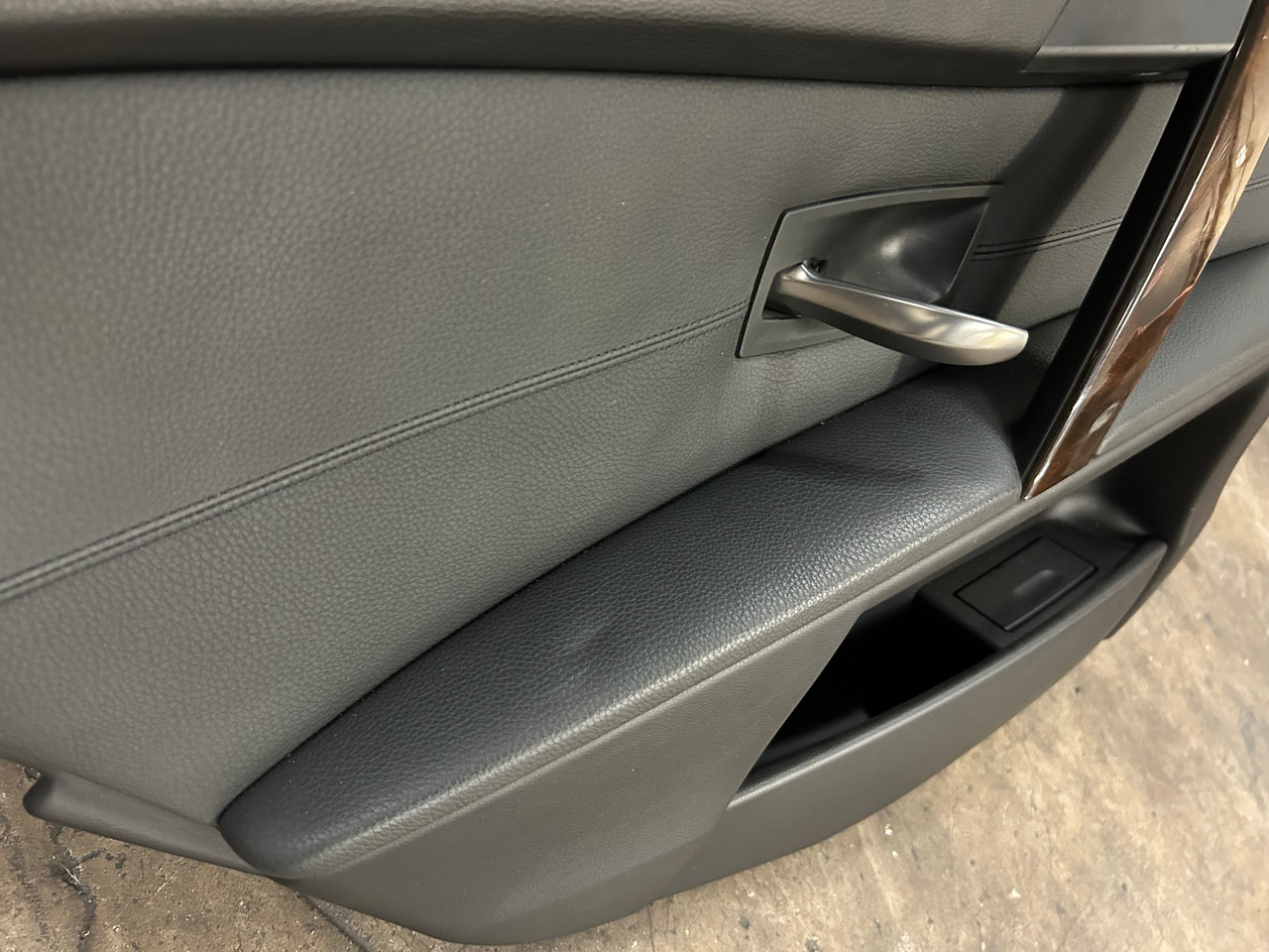 2004-07 BMW e60 550i 545i 530i 525i DRIVER REAR DOOR PANEL