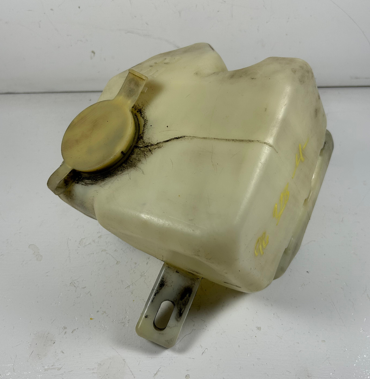 BMW E36 M3 328i 323i SEDAN WINDSHIELD WASHER FLUID TANK RESERVOIR 1387384