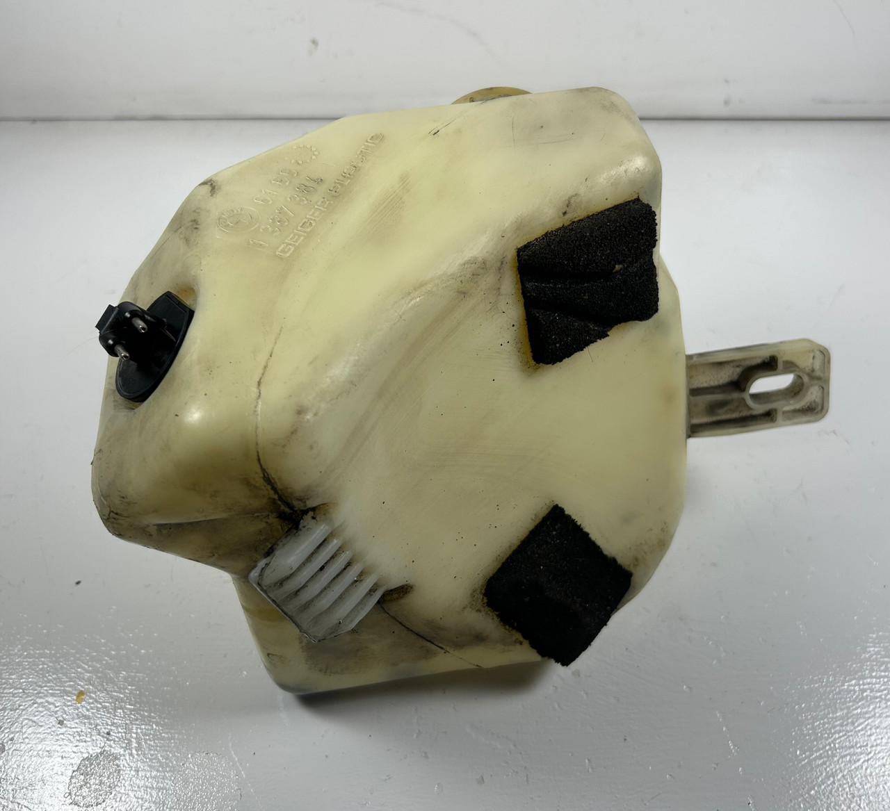 BMW E36 M3 328i 323i SEDAN WINDSHIELD WASHER FLUID TANK RESERVOIR 1387384