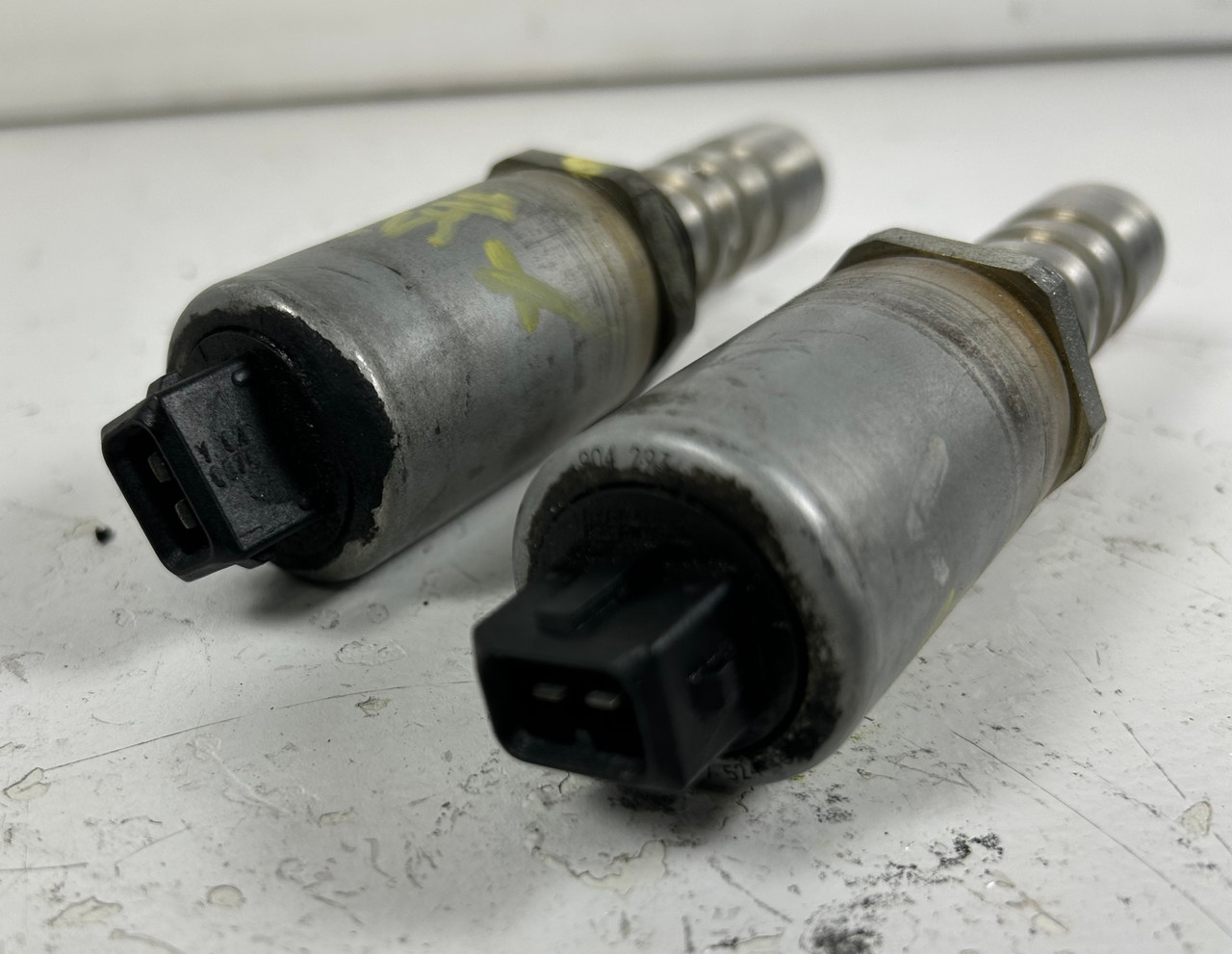 VANOS VARIABLE VALVE TIMING SOLENOID 1999-03 BMW E38 E39 540i 7524489