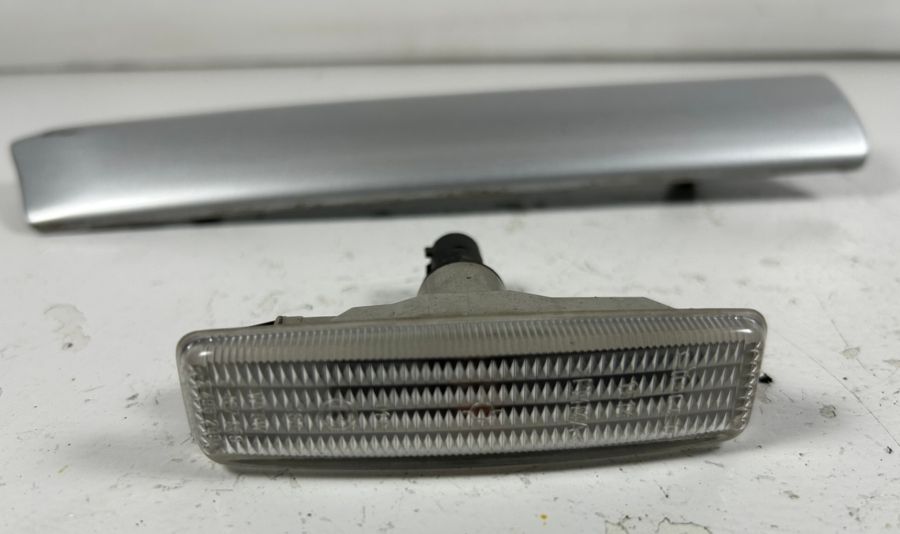 DRIVER FENDER TRIM TURN INDICATOR 2001-03 BMW E39 M5 540i 530i 525i 7036697