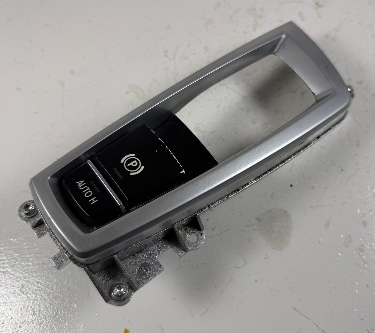 BMW F10 528i F12 6' F25 X3 ELECTRIC PARKING BRAKE SWITCH 9217594