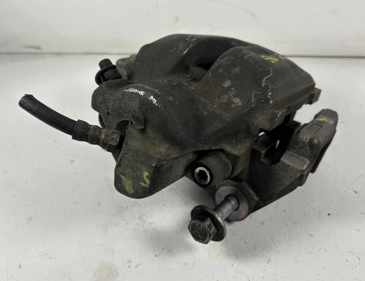 1998-03 BMW E39 540i 530i 525i PASSENGER FRONT BRAKE CALIPER 6773132