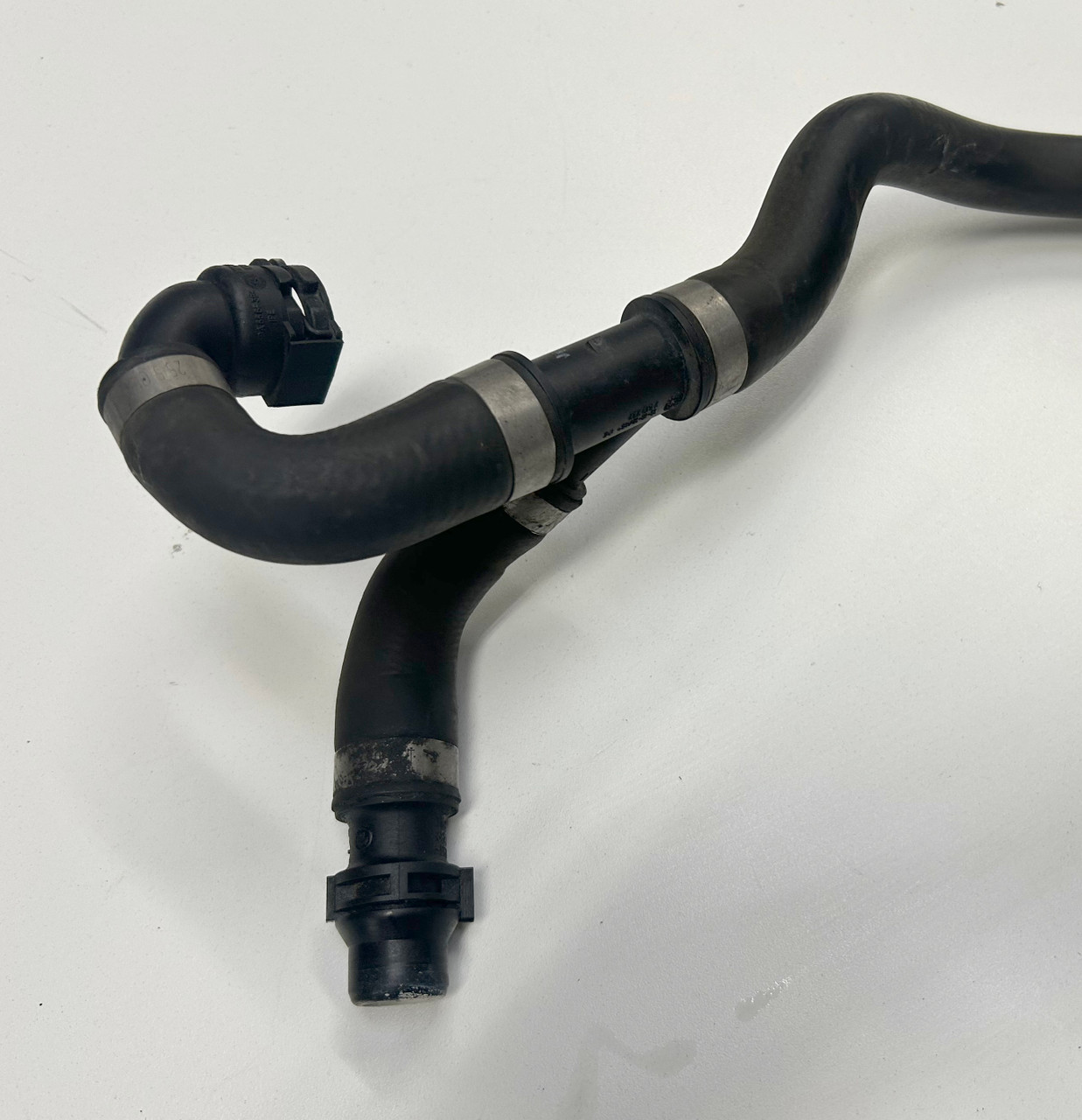 2004-10 BMW E60 530i 525i EXPANSION TANK RETURN COOLANT HOSE 7542207