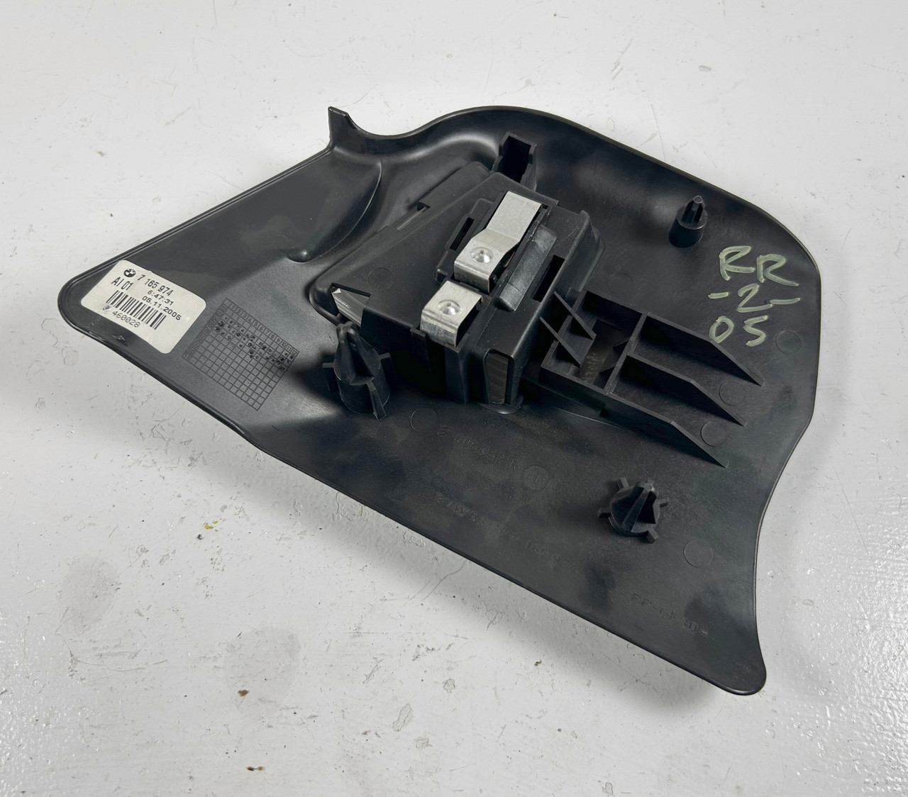 2004-06 BMW E46 M3 330ci 325ci PASSENGER BRAKE LAMP BULB SOCKET PANEL 7165974