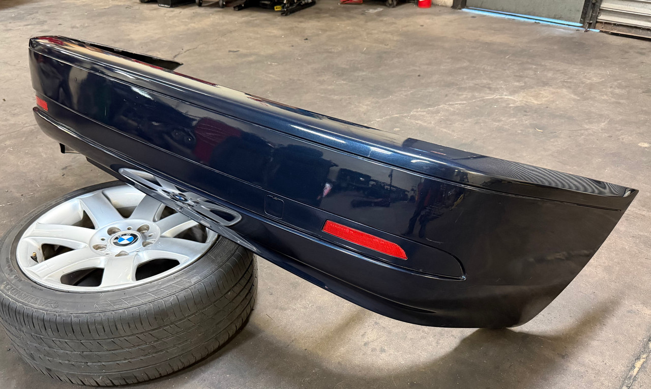 2003-05 BMW E46 330ci 325ci REAR BUMPER COVER OEM 7112406