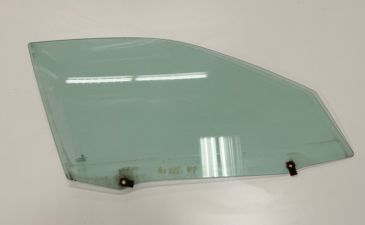 2000-05 BMW E46 330i 325i 323i Passenger Front Window Glass 8196026