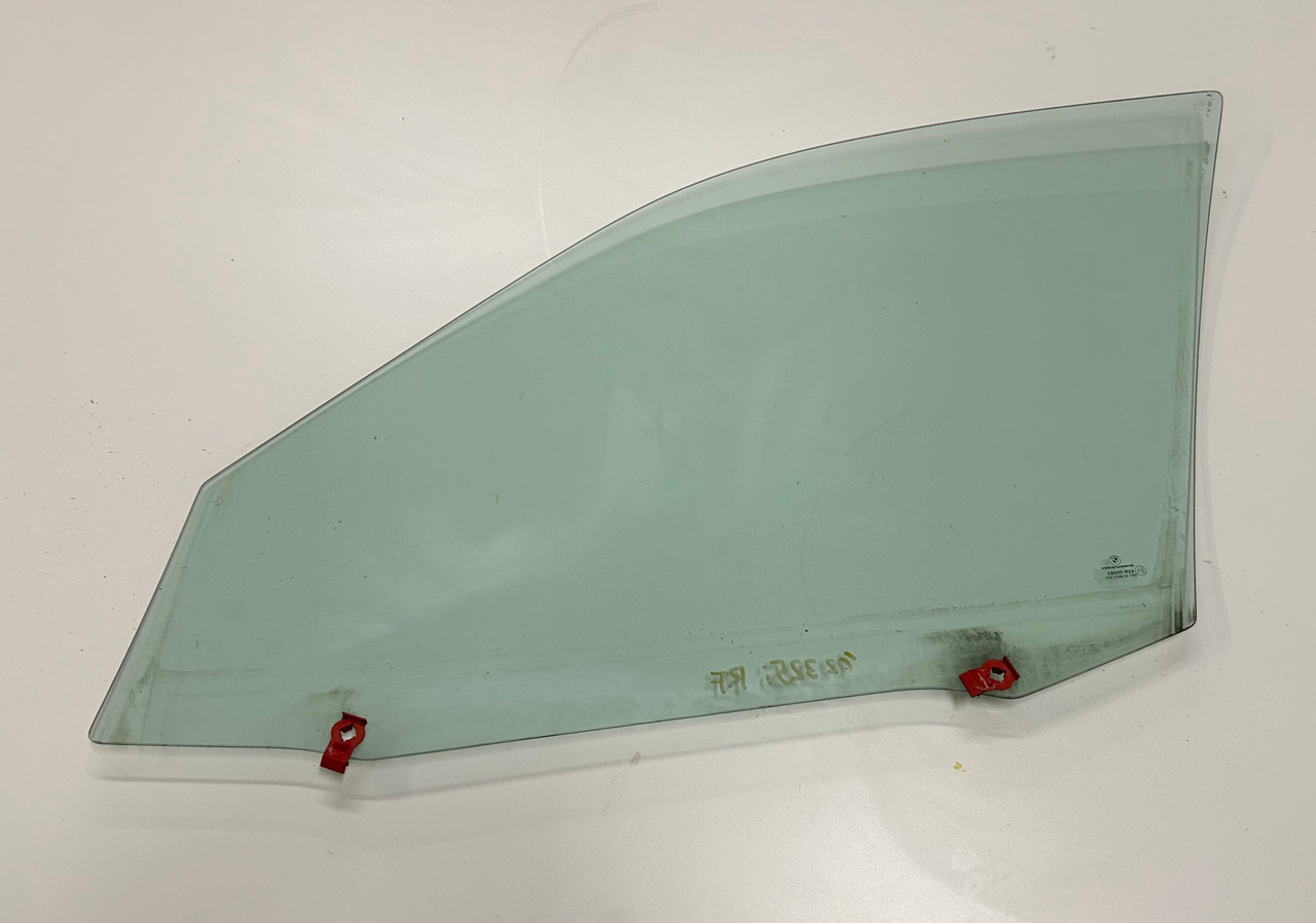 2000-05 BMW E46 330i 325i 323i Passenger Front Window Glass 8196026