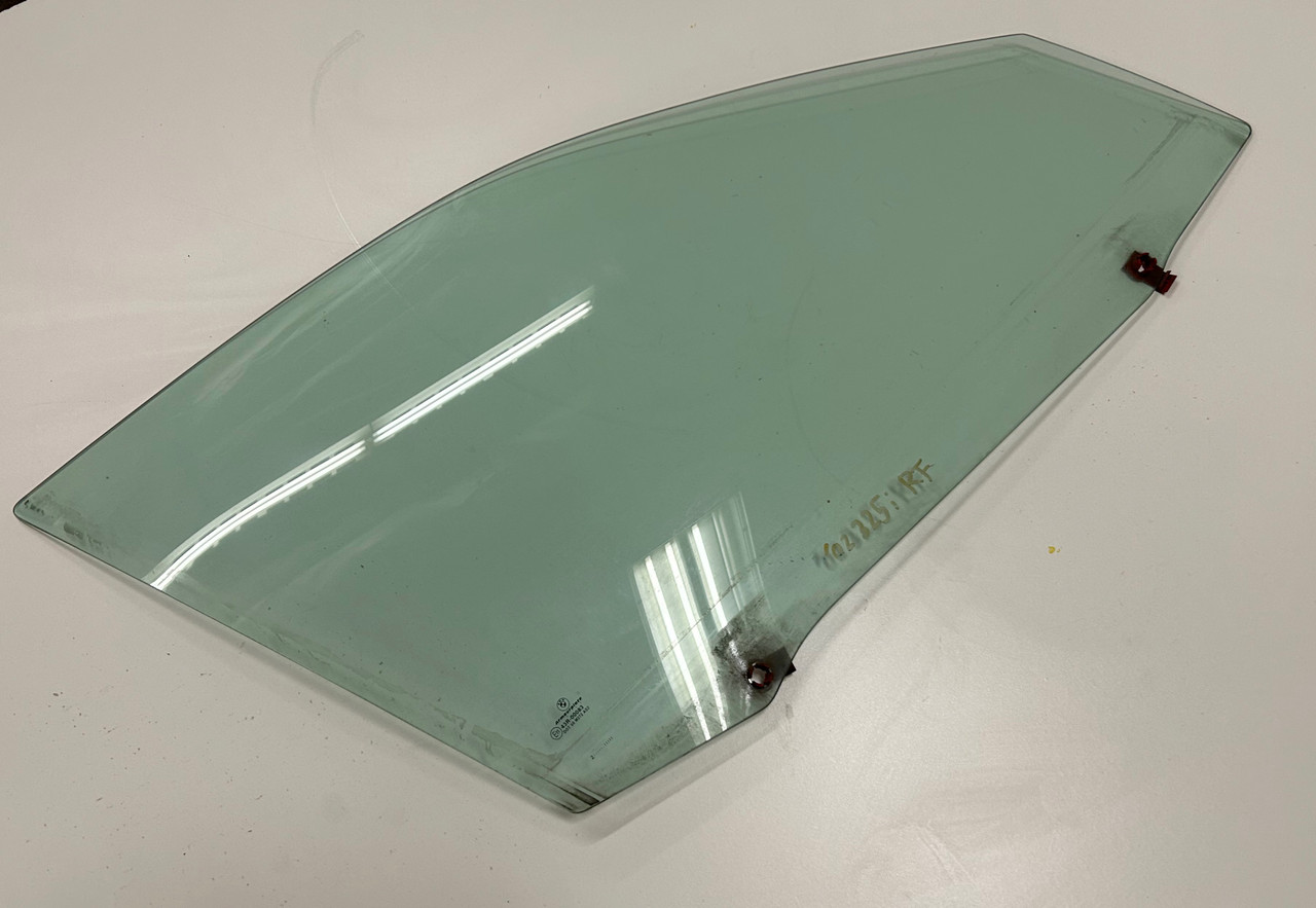 2000-05 BMW E46 330i 325i 323i Passenger Front Window Glass 8196026