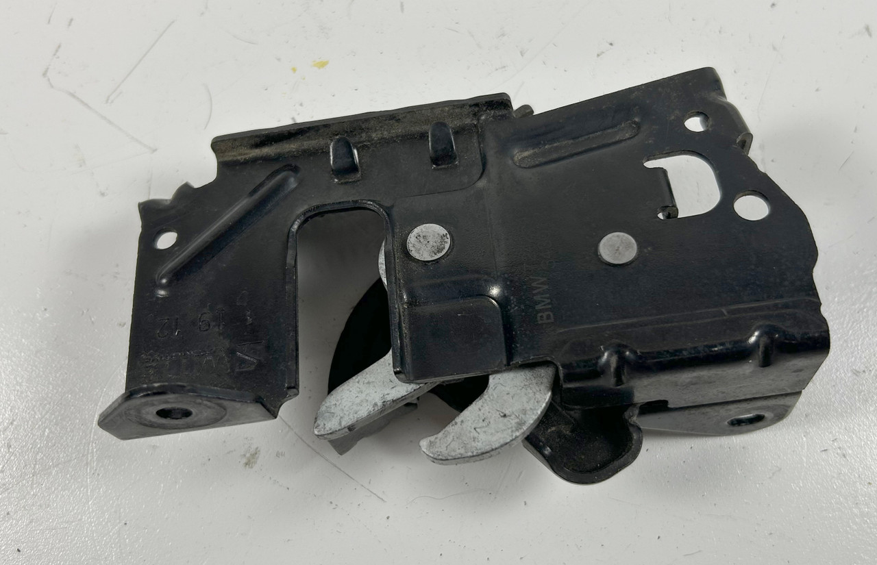 BMW F30 328i RIGHT FRONT HOOD RELEASE LOCK LATCH 7242549