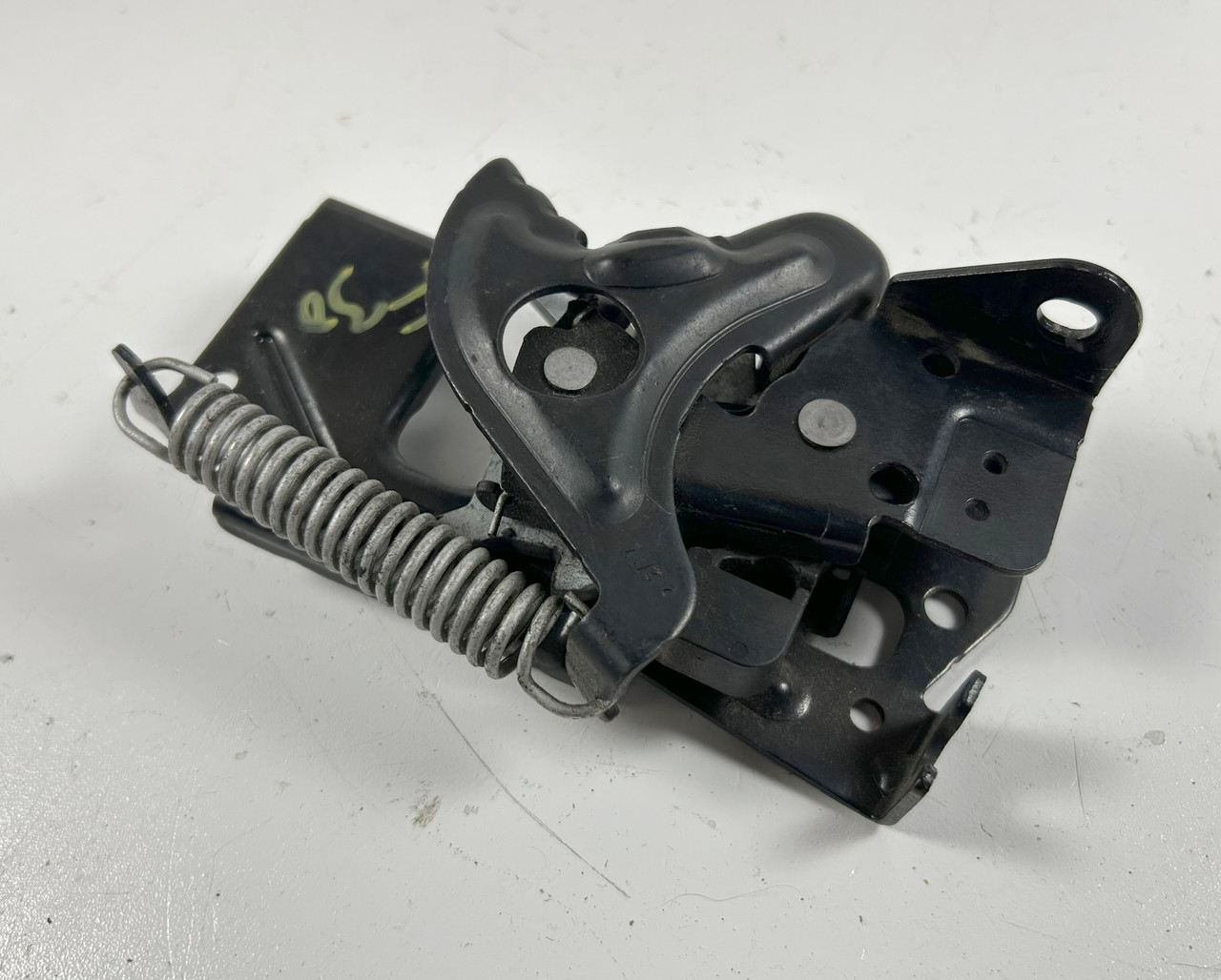 BMW F30 328i RIGHT FRONT HOOD RELEASE LOCK LATCH 7242549