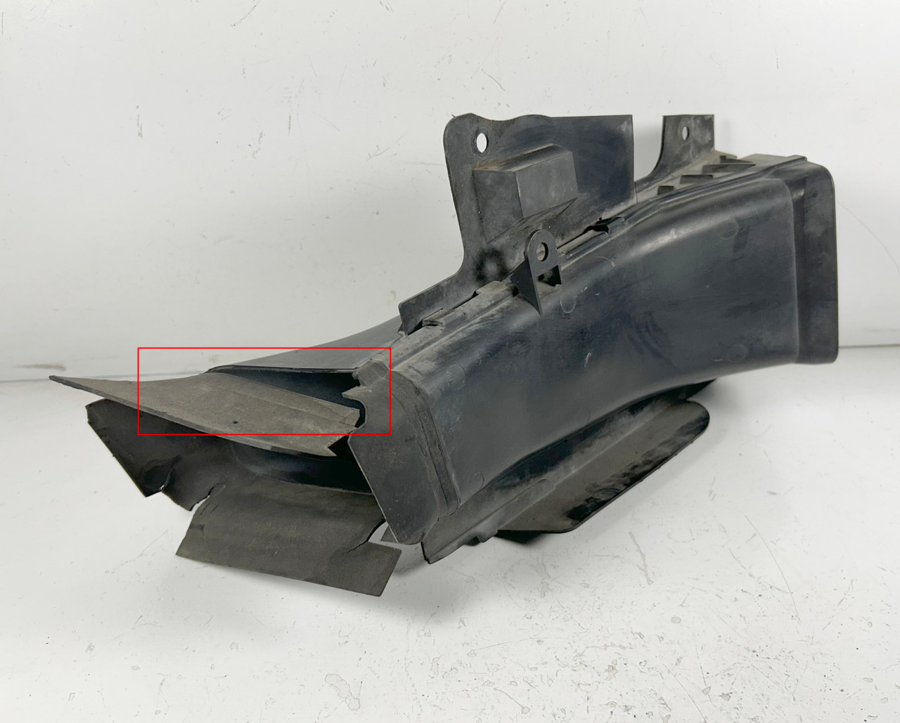 BMW E46 330i 325i DRIVER LEFT FRONT BRAKE AIR DUCT 8230559
