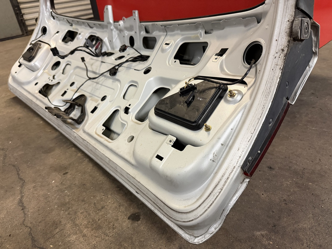 BMW E39 540i 528i 525i WAGON REAR LIFTGATE TRUNK LID 7007396