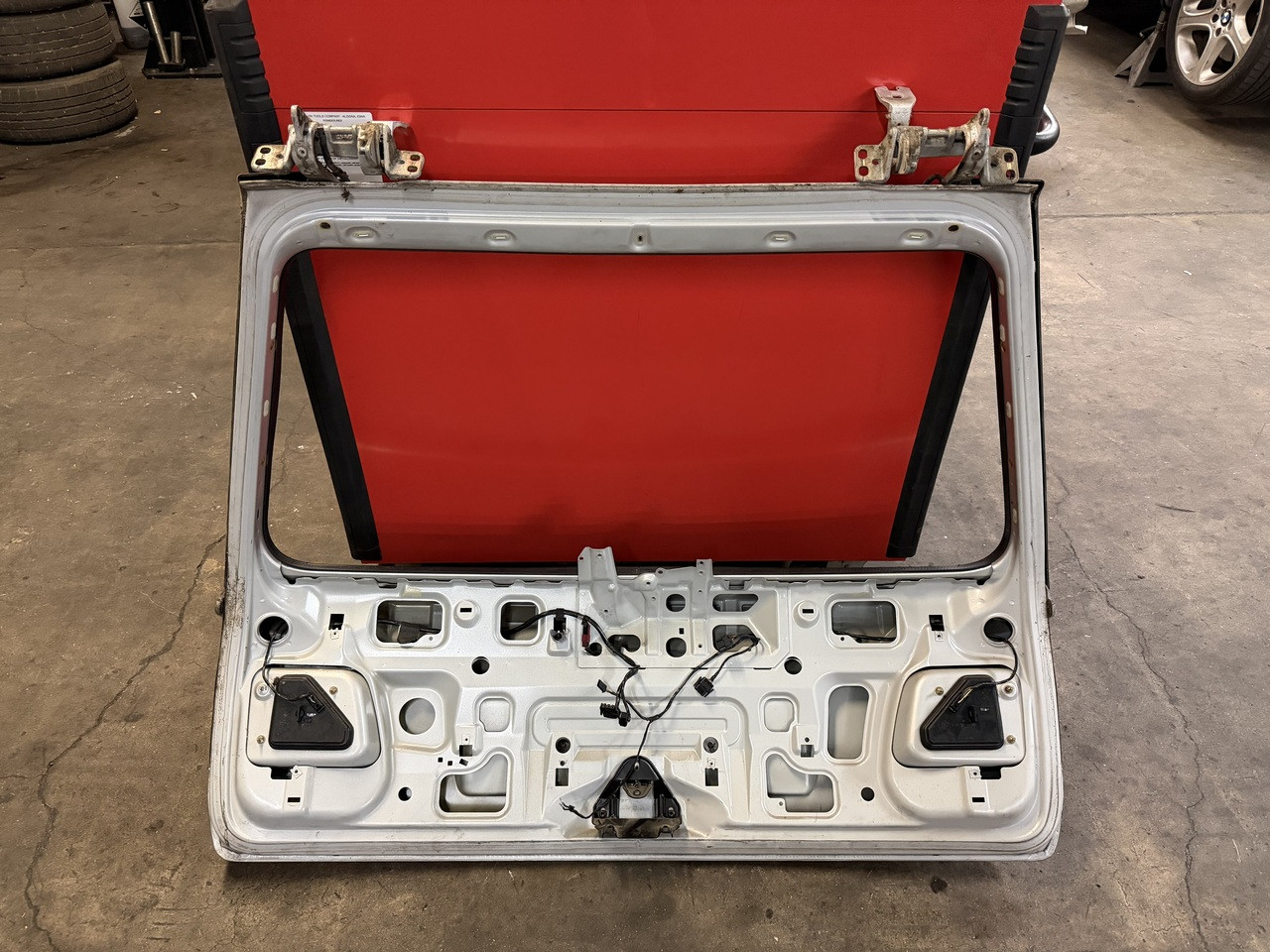 BMW E39 540i 528i 525i WAGON REAR LIFTGATE TRUNK LID 7007396