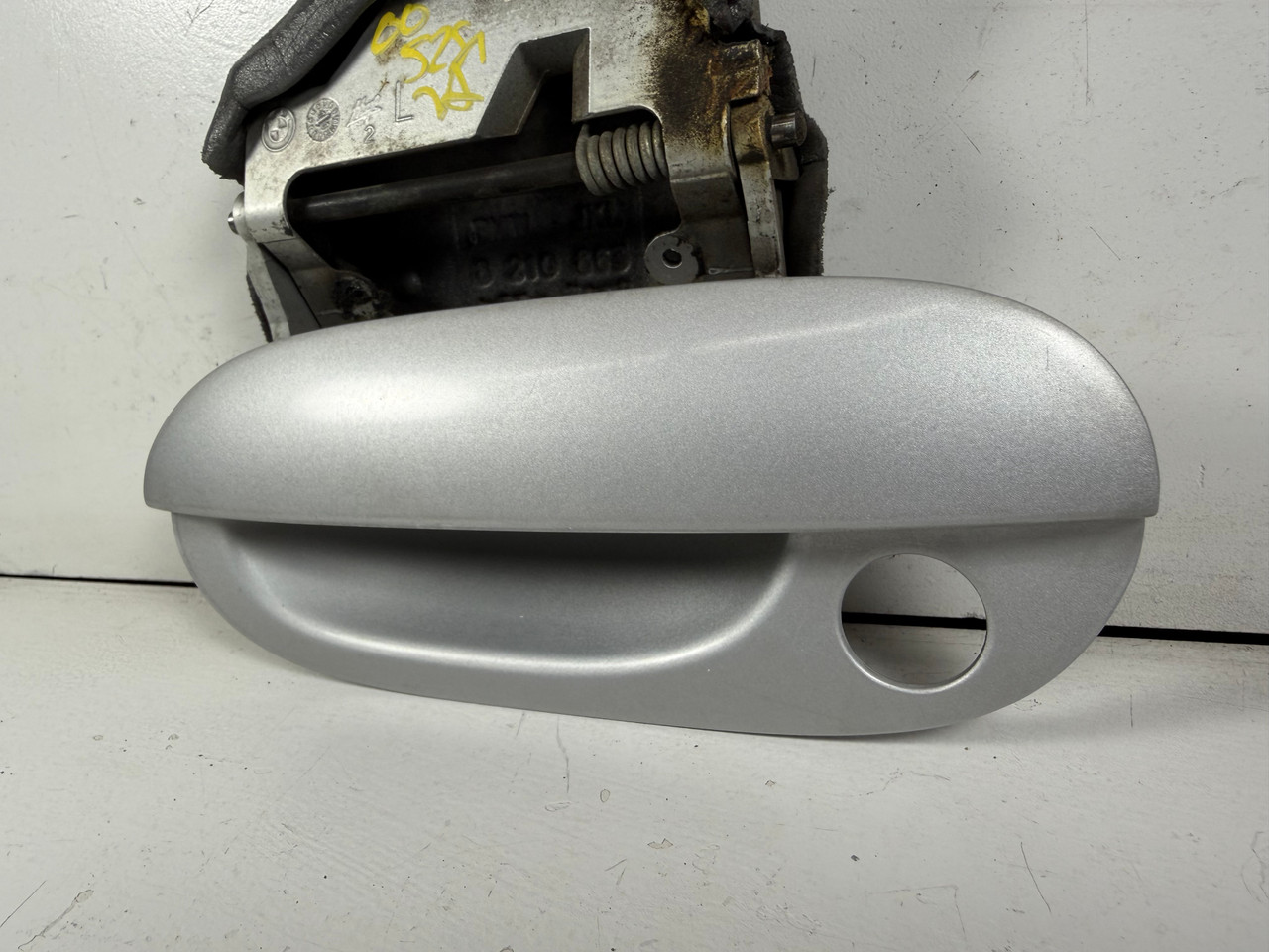 DRIVER FRONT EXTERIOR DOOR HANDLE BMW E39 M5 540i 530i 525i