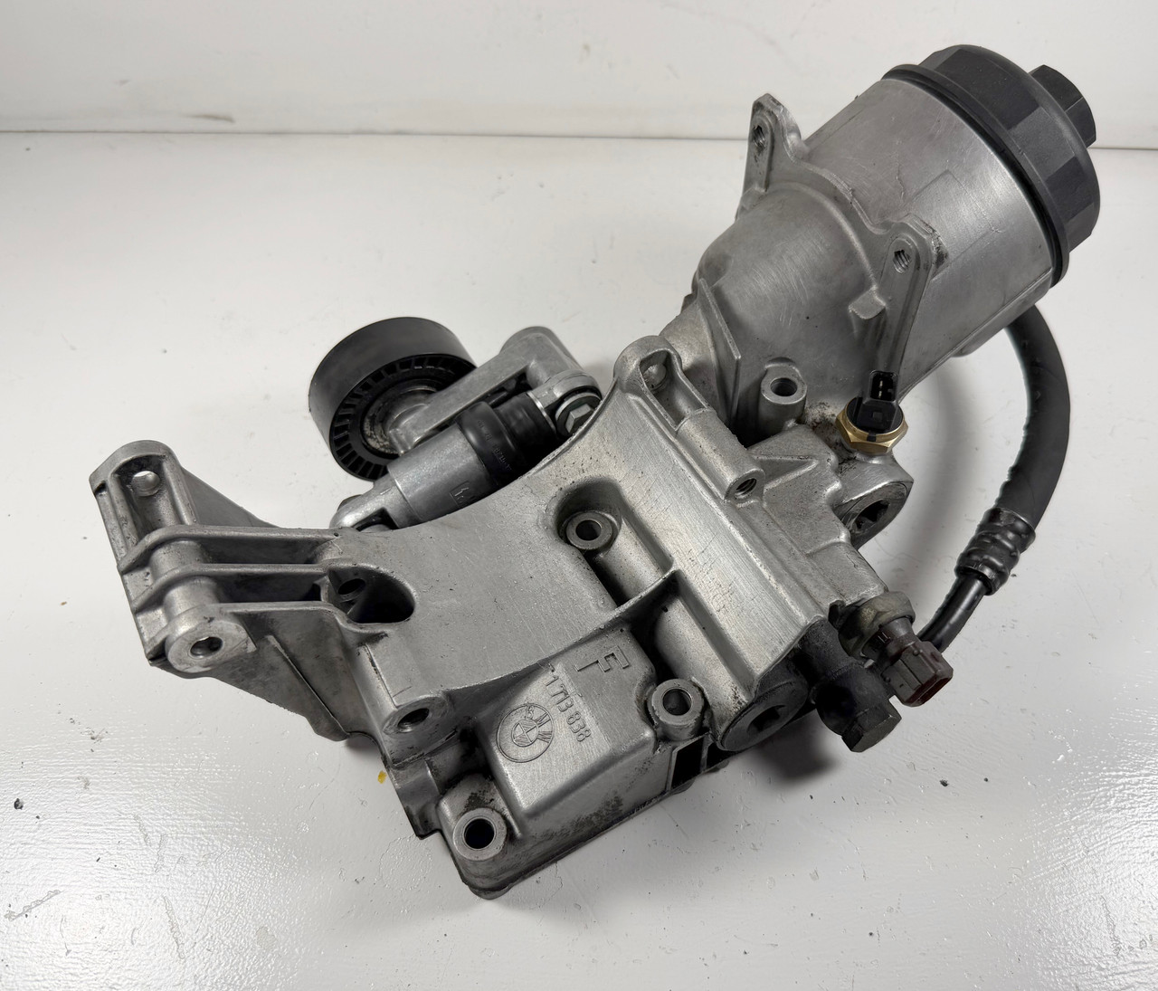 BMW e39 e46 X5 Z4 ENGINE OIL FILTER HOUSING 1713838