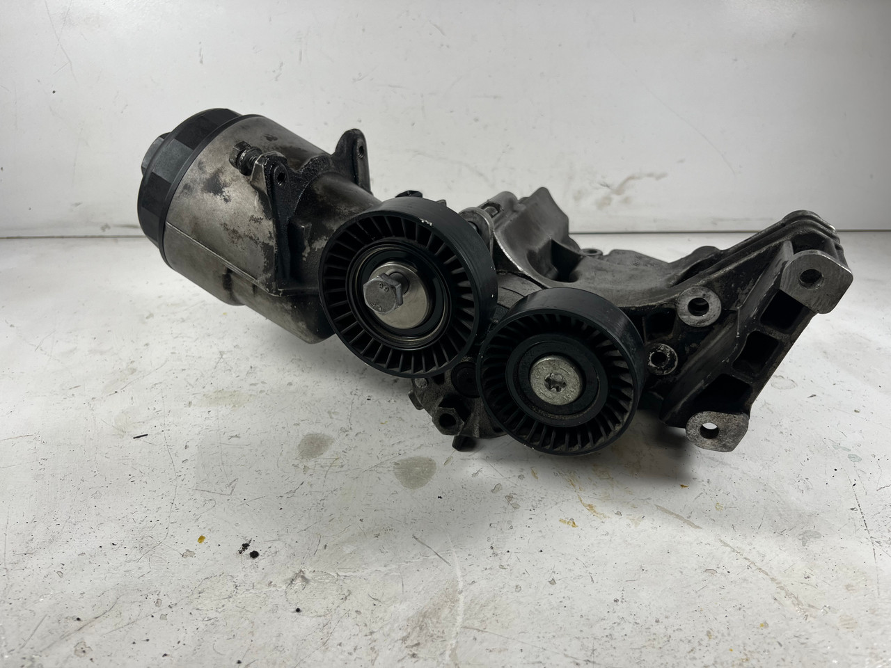 BMW e39 e46 X5 Z4 ENGINE OIL FILTER HOUSING 1713838