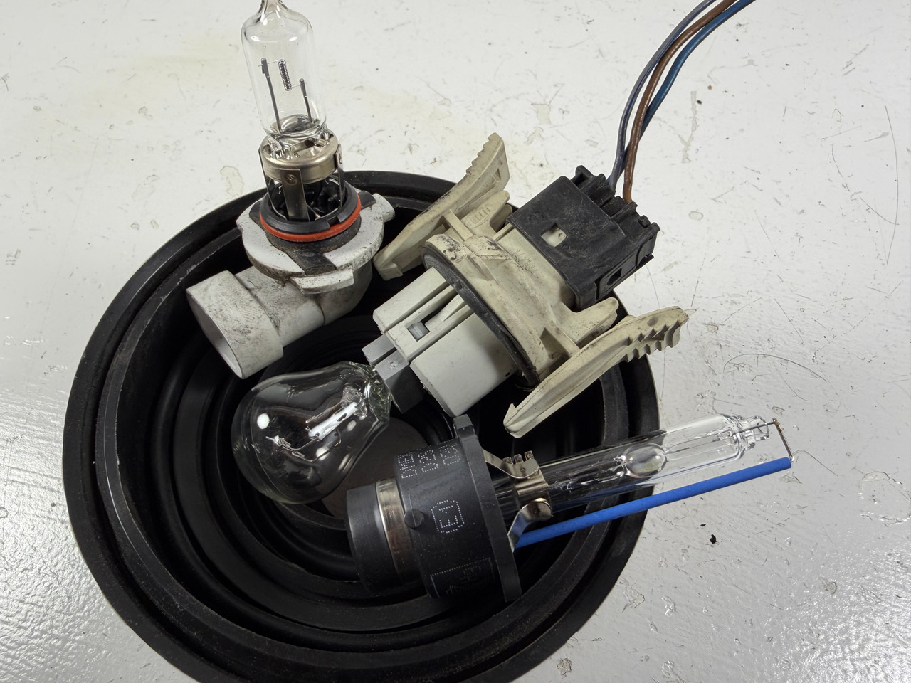 1998-00 BMW e39 M5 540i 528i HEADLIGHT D2S Low Beam Bulb