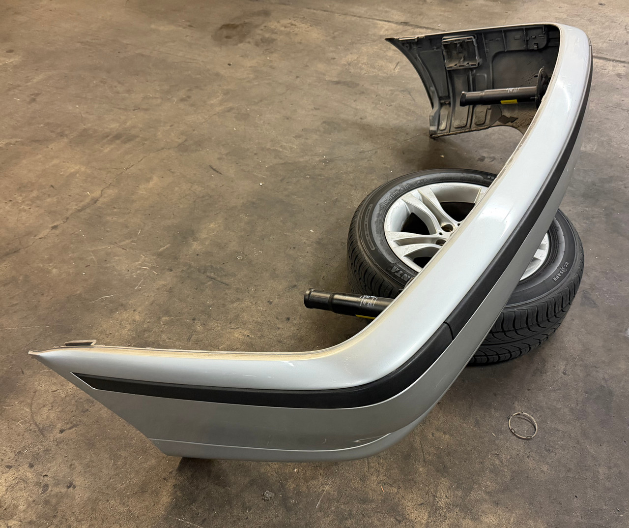 REAR BUMPER ASSEMBLY 1997-03 BMW E39 540i 528i 530i 525i