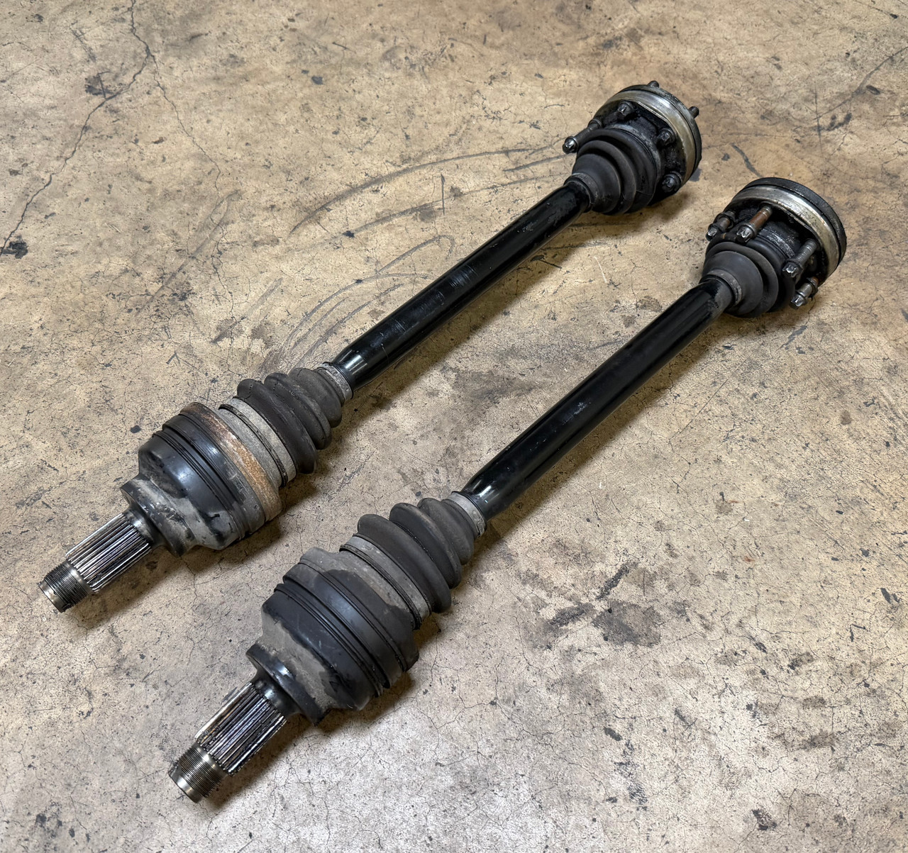 BMW E39 530i 528i 525i PAIR REAR AXLE OUTPUT SHAFTS 1229141