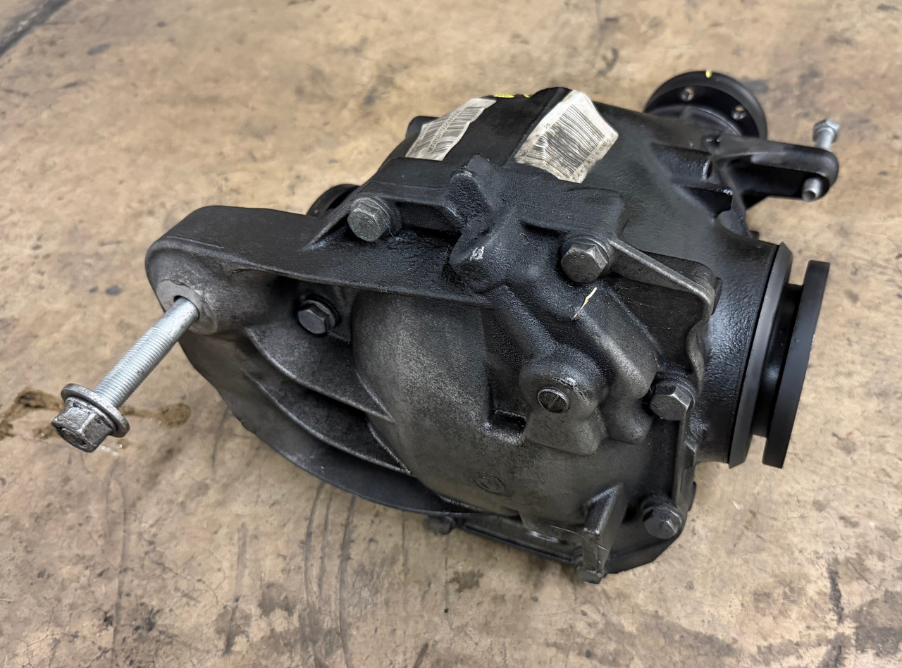 BMW E60 550i 545i Rear Differential Axle Carrier 3.38  7555727