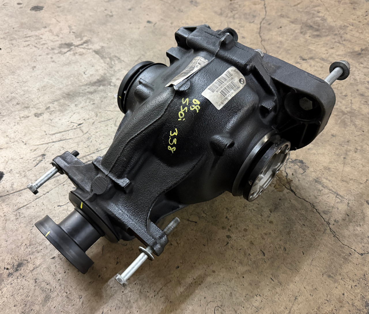 BMW E60 550i 545i Rear Differential Axle Carrier 3.38  7555727