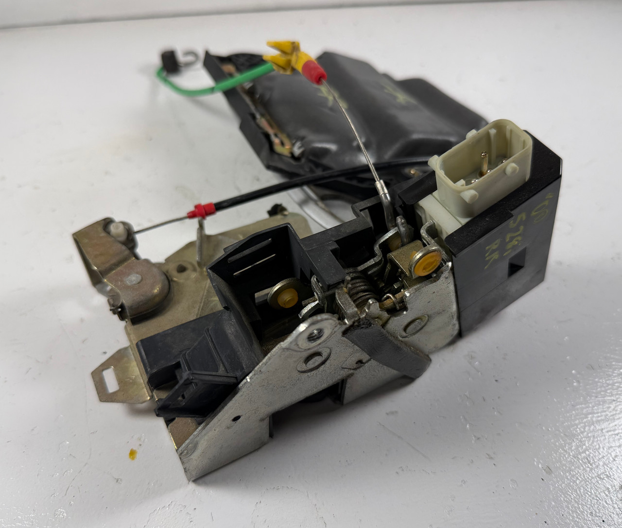 PASSENGER REAR OUTSIDE DOOR HANDLE w/ LOCK LATCH BMW E39 540i 530i 525i 8245466