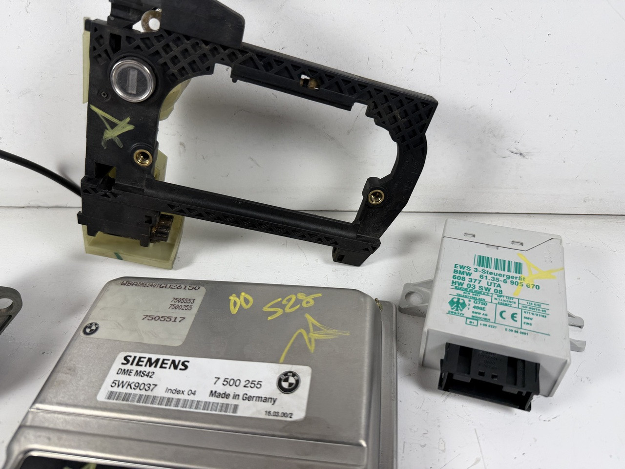 M52tu ENGINE DME EWS TUMBLER KEY 1999-00 BMW e39 528i 7500255