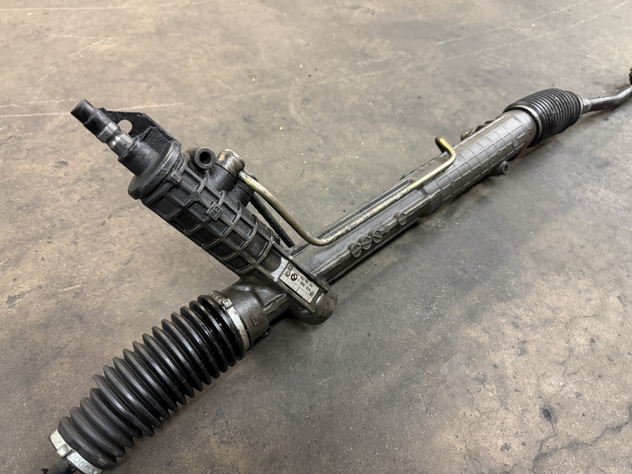 ZF Steering Rack and Pinion BMW E39 530i 528i 525i 1096026