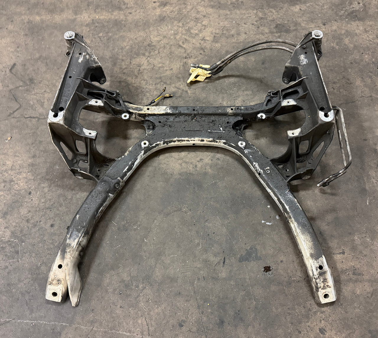 FRONT SUBFRAME CROSS MEMBER BMW E60 550i 545i 535i 530i 6759461