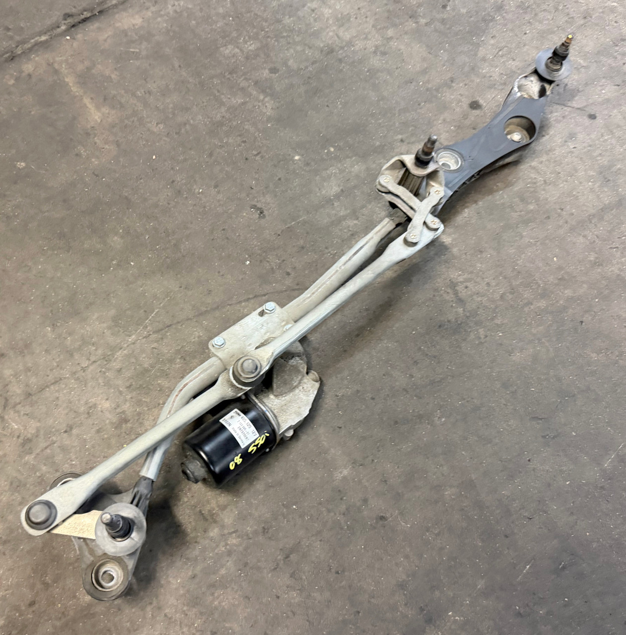 FRONT WINSHIELD WIPER LINKAGE BMW E60 550i 535i 528i 530i 7193995