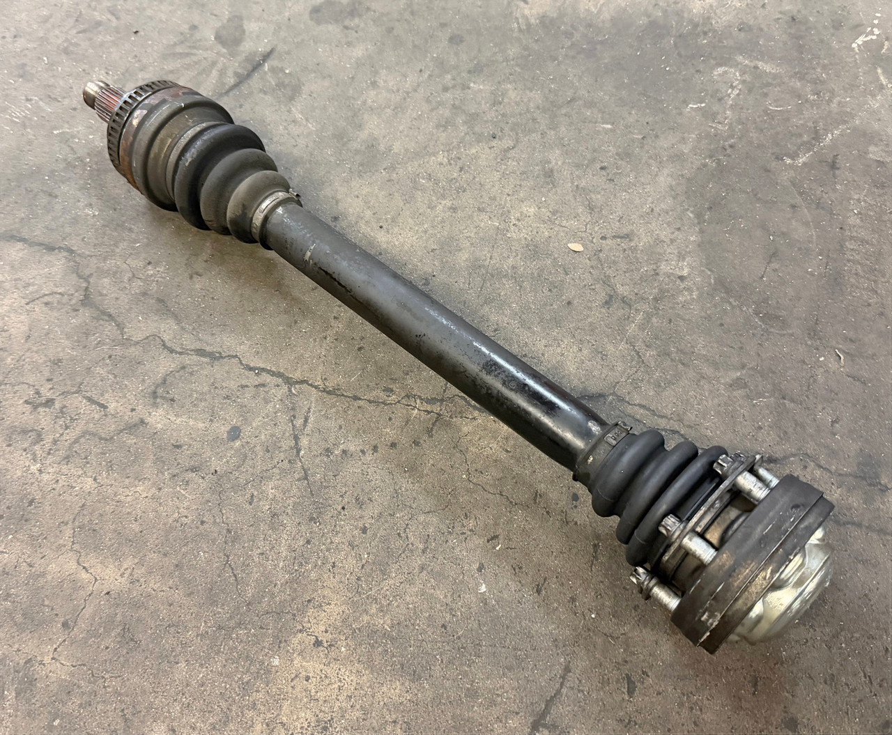 DRIVER LEFT REAR OUTPUT SHAFT BMW E90 e92 328i 7537715