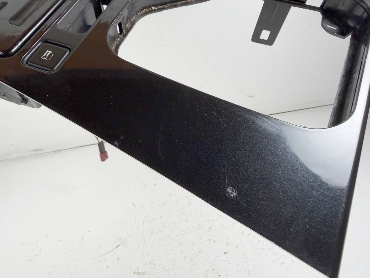 CENTER CONSOLE SHIFT PLATE BMW e39 540i 530i 525i