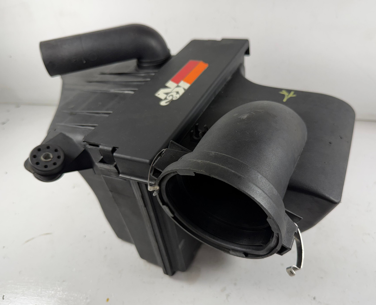 AIR INTAKE FILTER BOX 2001-03 BMW E39 530i 1440058