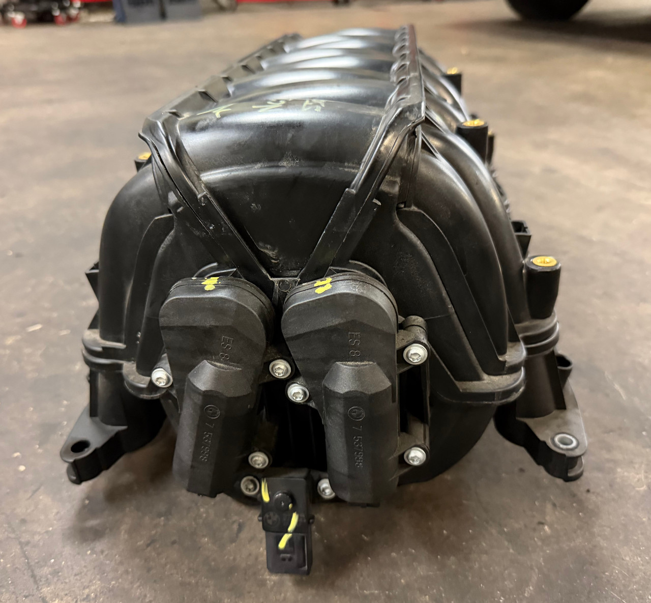N62 ENGINE INTAKE MANIFOLD BMW E60 550i E63 E64 650i E66 750i 7531618