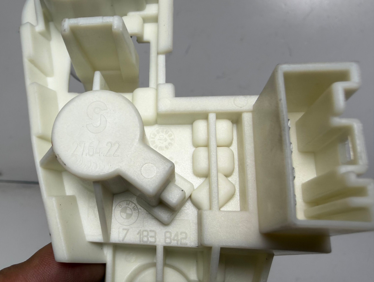 PASSENGER REAR TAIL LIGHT BULB SOCKET 2006-08 BMW E90 335i 330i 328i