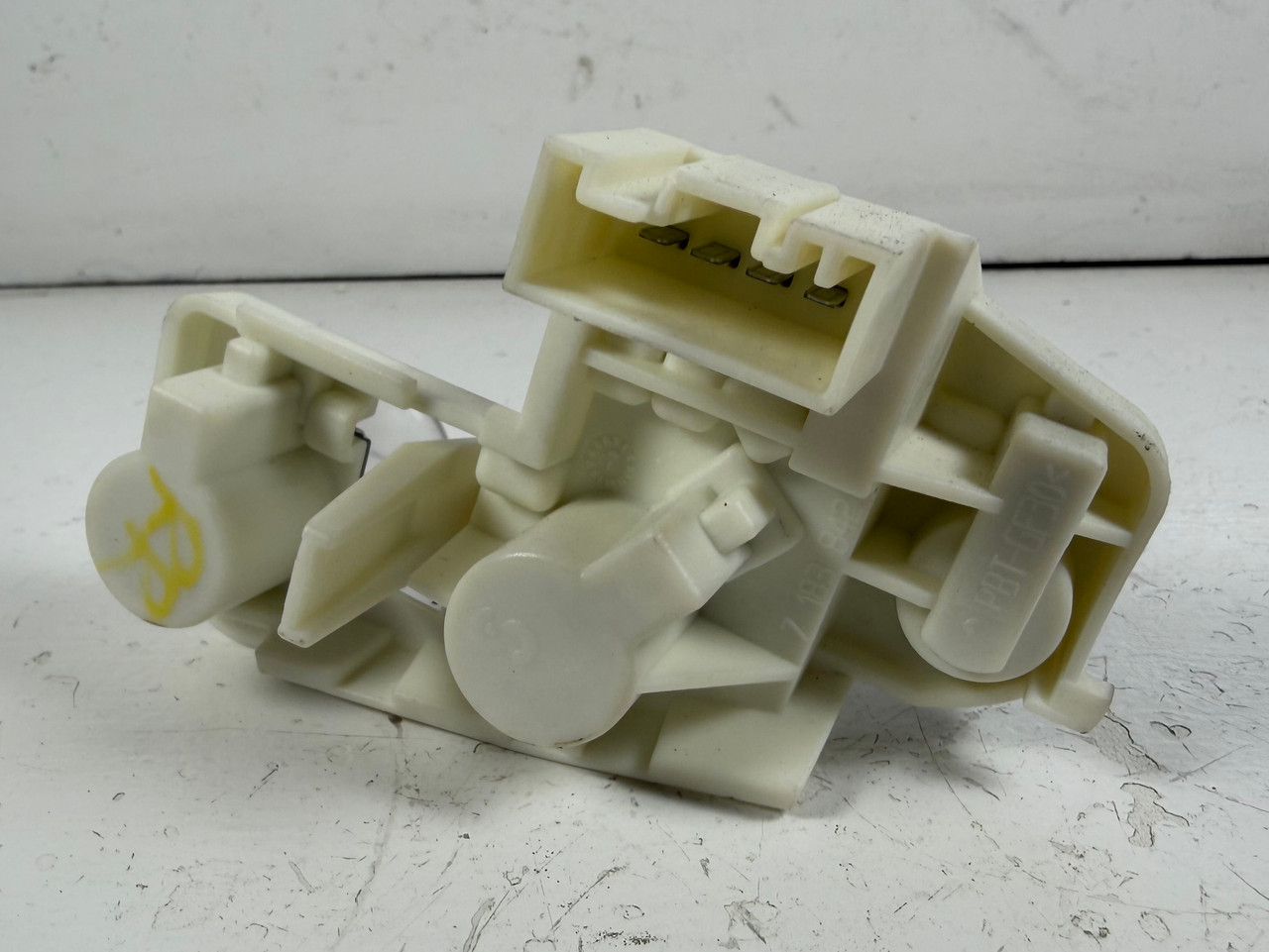 PASSENGER REAR TAIL LIGHT BULB SOCKET 2006-08 BMW E90 335i 330i 328i