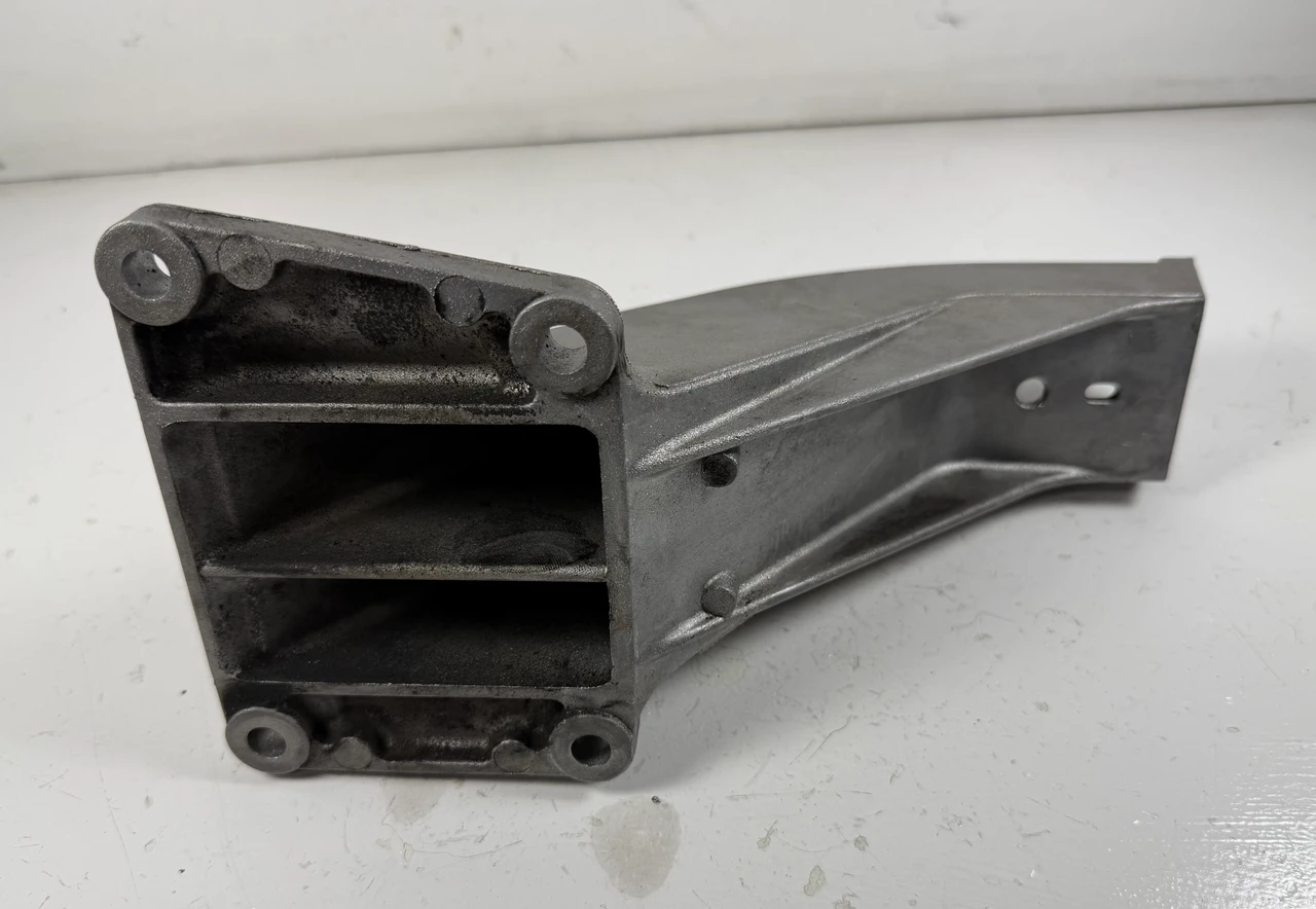 DRIVER MOTOR MOUNT BRACKET BMW E39 530i 528i 525i 1092973